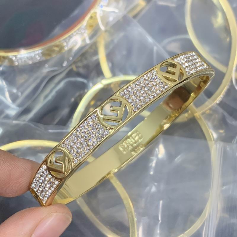 Fendi bracelet 01lyr19